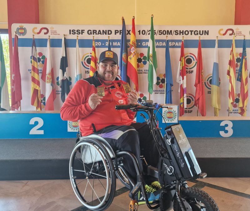 Carlos Linares, presidente de ASPAYM Jaén, bate los récords de España en pistola deportiva y pistola libre