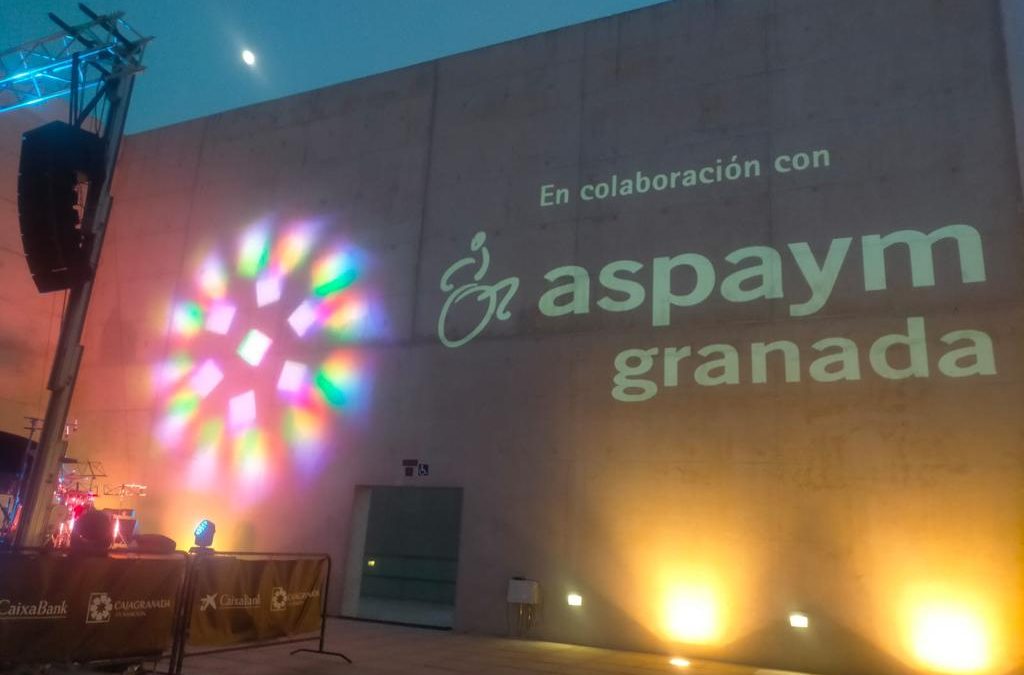 ASPAYM Granada participa en un encuentro cultural de jazz y una visita a un museo organizado por Fundación CajaGranada