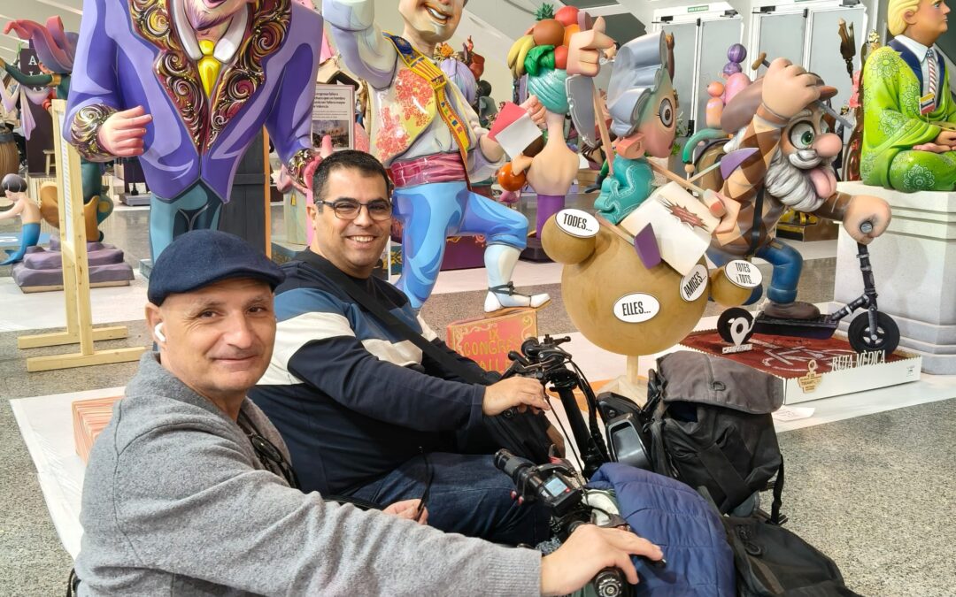 ASPAYM CV visita la Exposición del Ninot en las Fallas 2026
