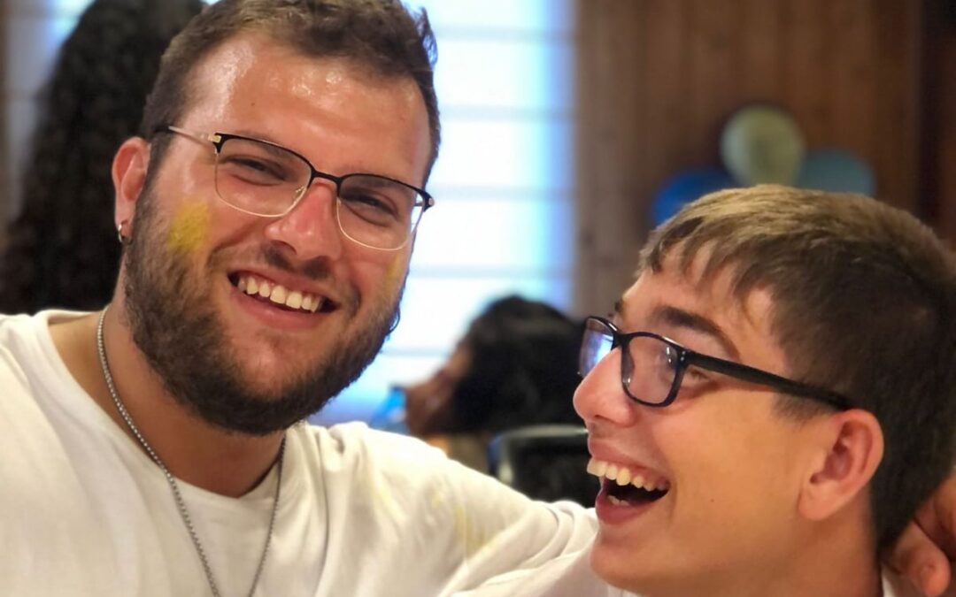 «Aquí nadie se queda fuera»: dos monitores cuentan por qué el campamento inclusivo ASPAYM deja huella para siempre